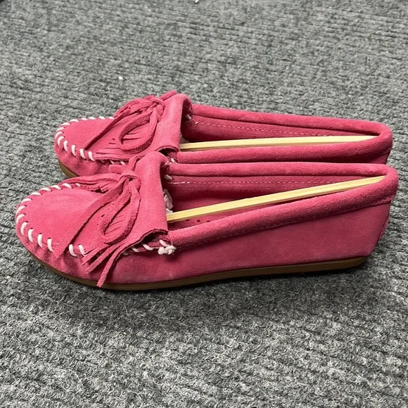Minnetonka Women’s Pink Kilty Moccasins (3134) - Picture 4 of 9